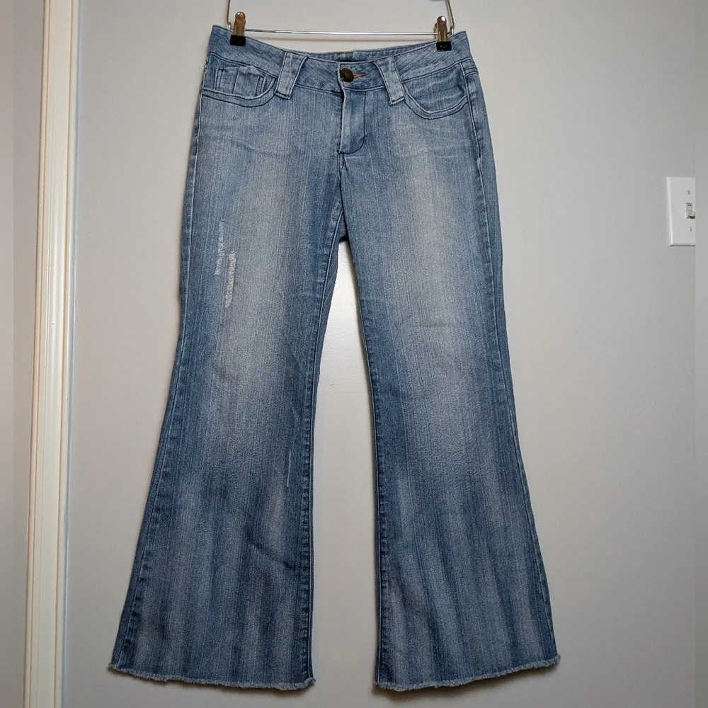 Dollhouse Jeans Women’s Size 9 Distressed Light Wash Flare Denim Vintage Y2K